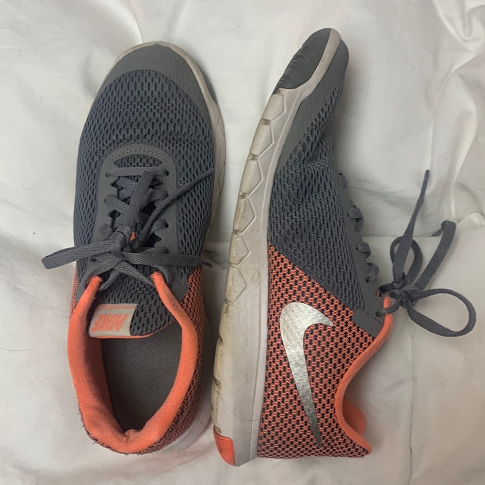 Nike sneakers size 7.5